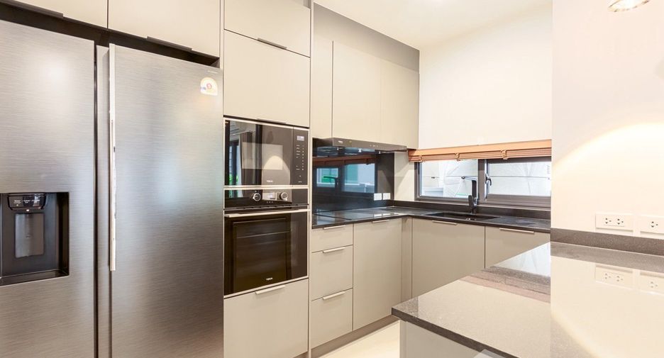 For rent 4 bedrooms villa in Prawet, Bangkok