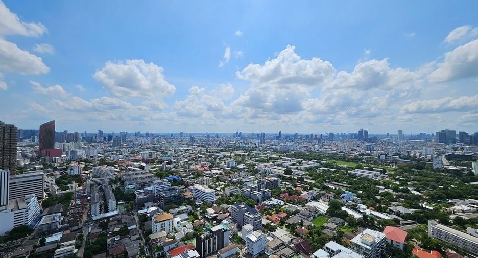 For rent 1 bed condo in Phaya Thai, Bangkok