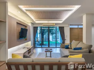 Casa adosada en alquiler de 3 habitaciones en Watthana, Bangkok