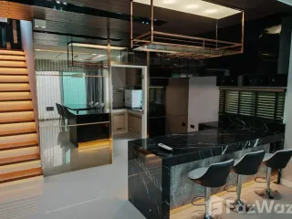 Casa adosada en alquiler de 4 habitaciones en Sai Mai, Bangkok