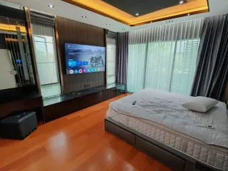Casa adosada en alquiler de 4 habitaciones en Sai Mai, Bangkok