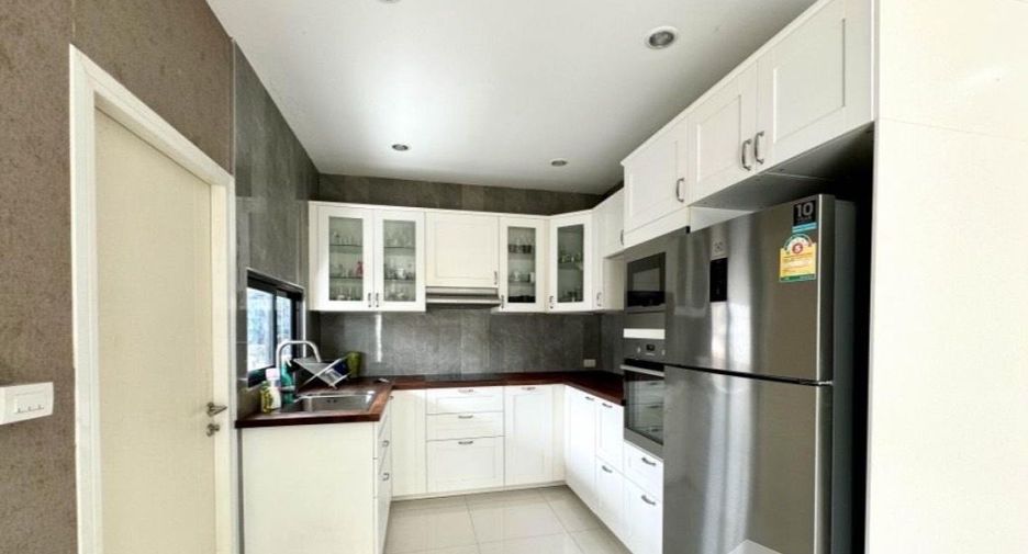 For rent 3 bedrooms house in Prawet, Bangkok