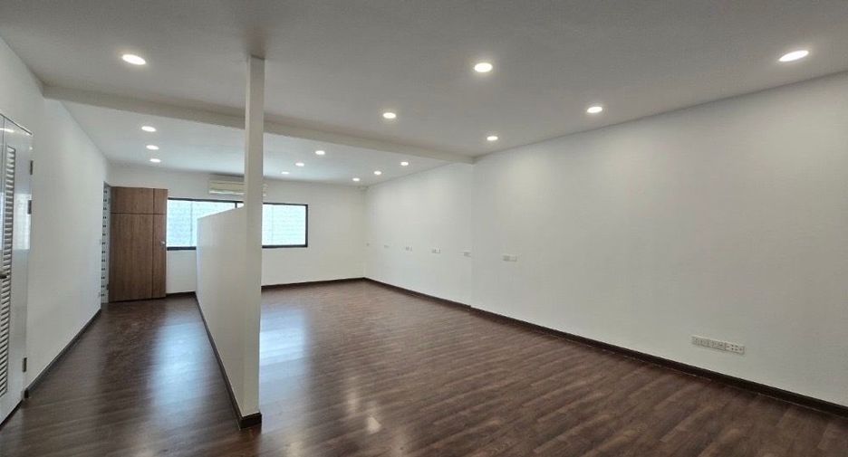 For rent 2 ベッドルーム office in Suan Luang, Bangkok