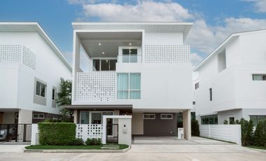 Casa en alquiler de 4 habitaciones en Saphan Sung, Bangkok
