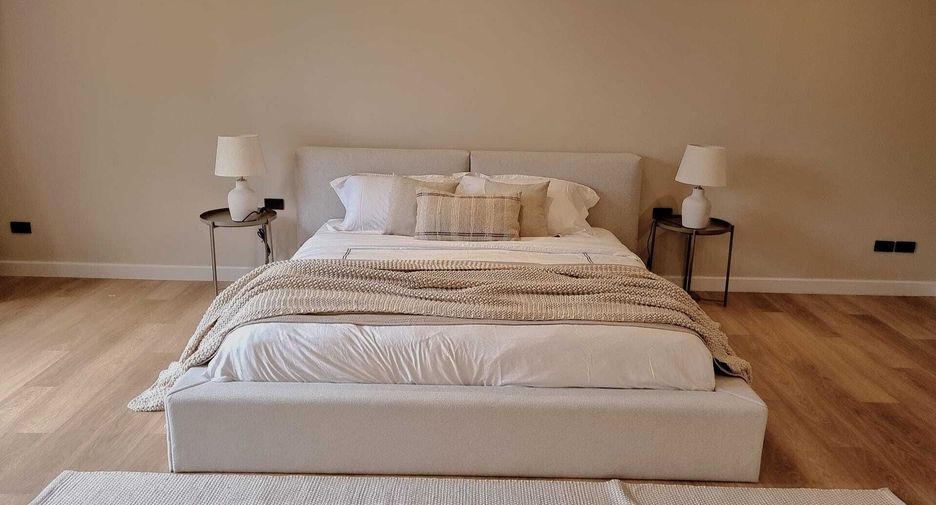 For rent 4 bedrooms house in Watthana, Bangkok