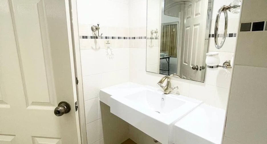 For rent 1 bed condo in Bang Kapi, Bangkok