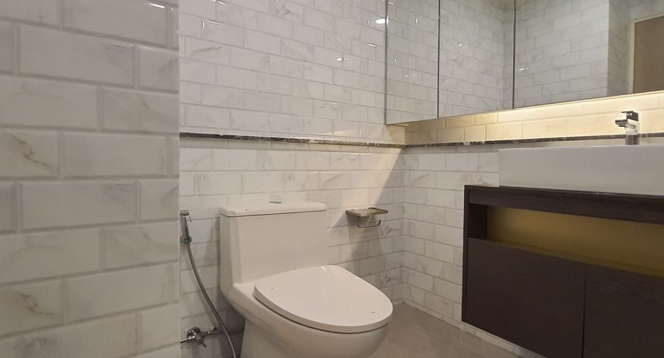 For rent スタジオ condo in Yan Nawa, Bangkok