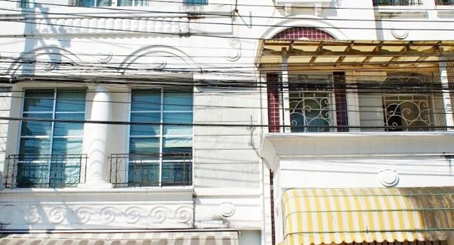 For rent 3 bedrooms townhouse in Lat Phrao, Bangkok