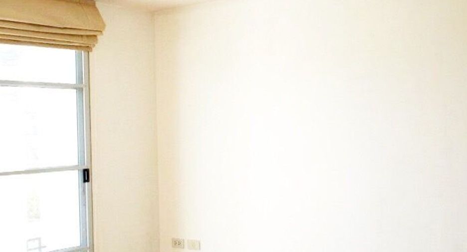 For rent 3 bedrooms townhouse in Lat Phrao, Bangkok