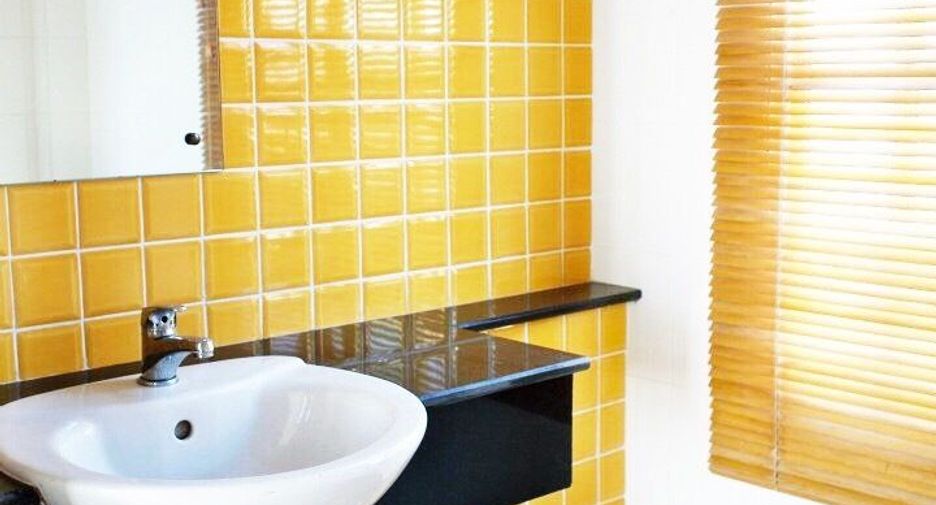 For rent 3 bedrooms townhouse in Lat Phrao, Bangkok