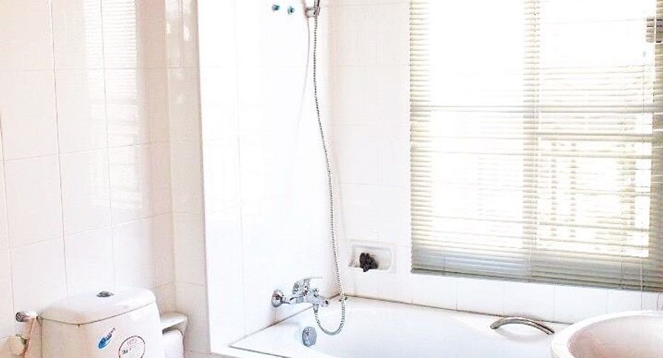 For rent 3 bedrooms townhouse in Lat Phrao, Bangkok