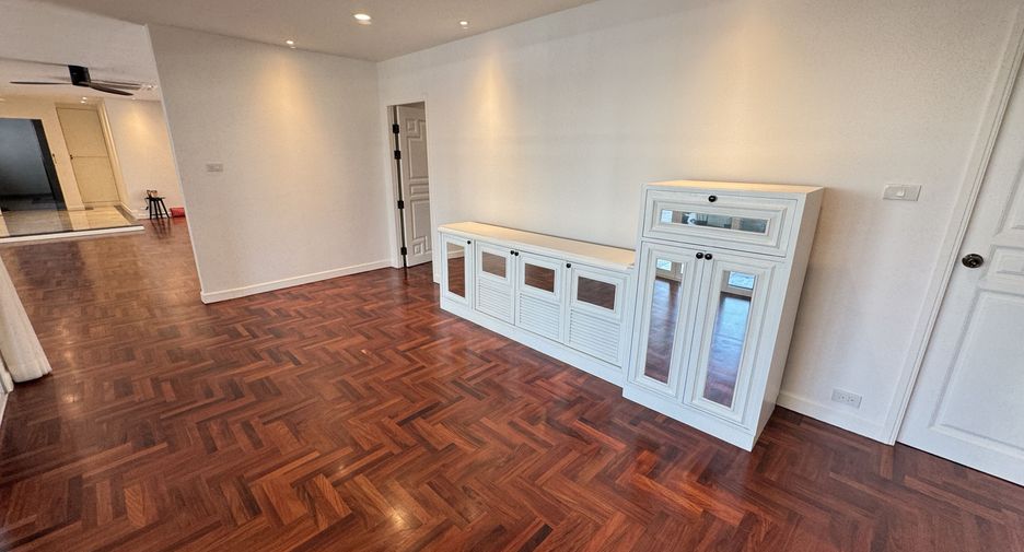 Apartment zur Miete mit 4 Zimmer in Khlong Toei, Bangkok