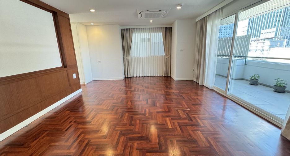 For rent 4 bedrooms apartment in Khlong Toei, Bangkok