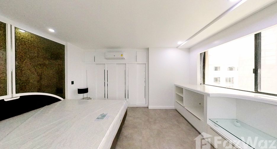 For rent 3 bedrooms condo in Khlong Toei, Bangkok