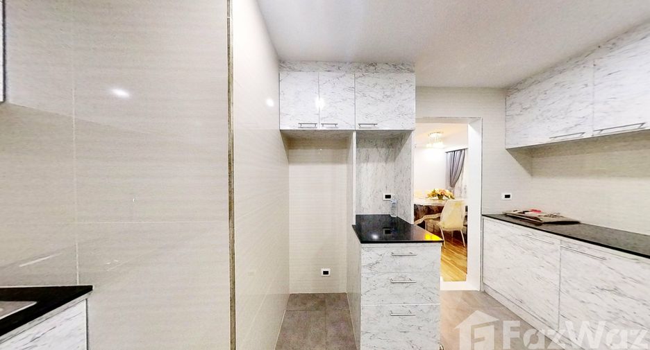 For rent 3 bedrooms condo in Khlong Toei, Bangkok