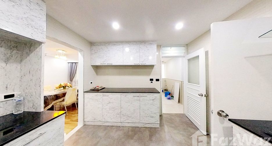 For rent 3 bedrooms condo in Khlong Toei, Bangkok