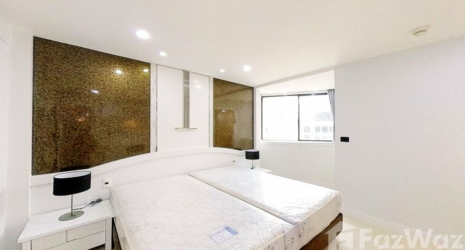 For rent 3 bedrooms condo in Khlong Toei, Bangkok