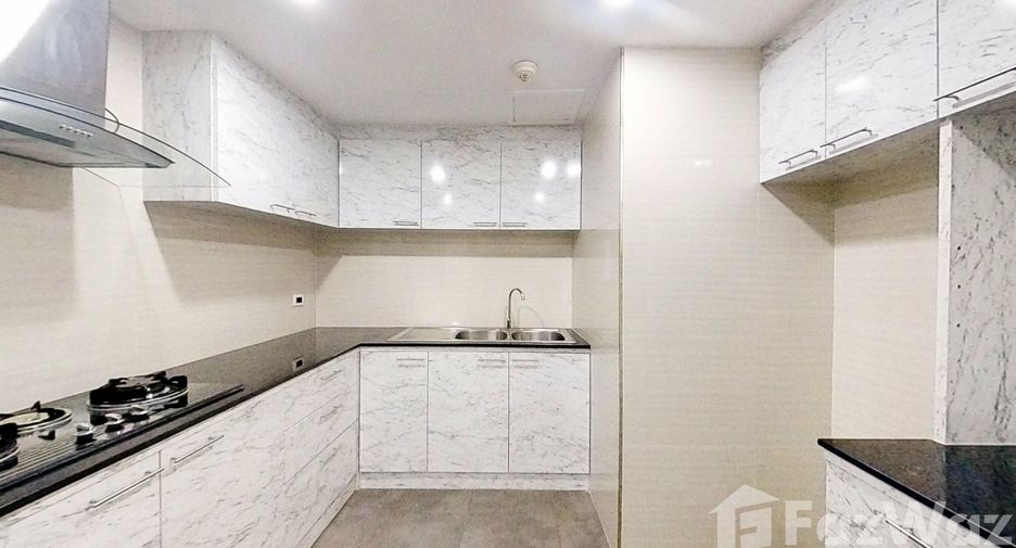 For rent 3 bedrooms condo in Khlong Toei, Bangkok