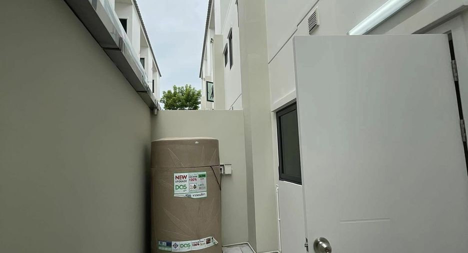 出租 3 卧室 联排别墅 在 Prawet, 曼谷