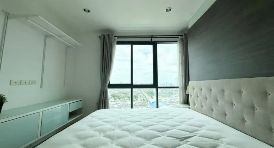 For rent 2 bedrooms condo in Bangkok Noi, Bangkok