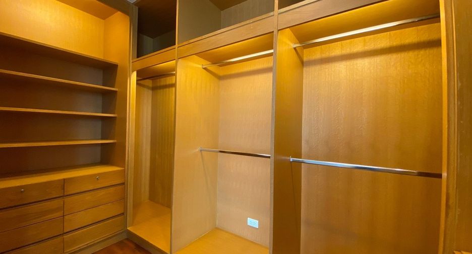À louer 3 chambres appartement à Watthana, Bangkok