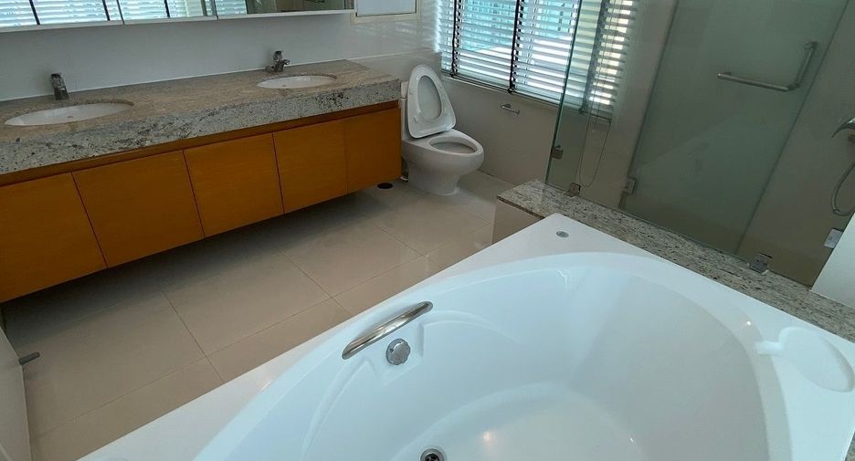 À louer 3 chambres appartement à Watthana, Bangkok
