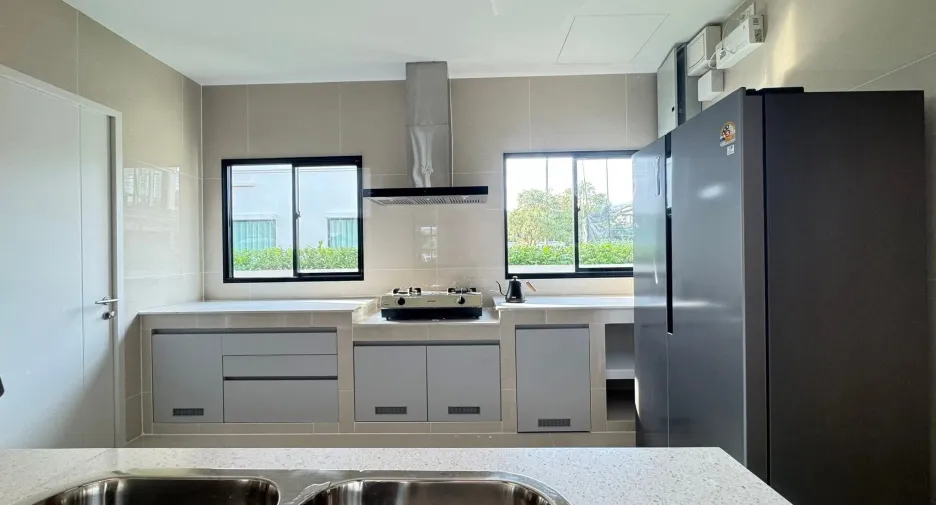 For rent 6 bedrooms house in Khlong Sam Wa, Bangkok