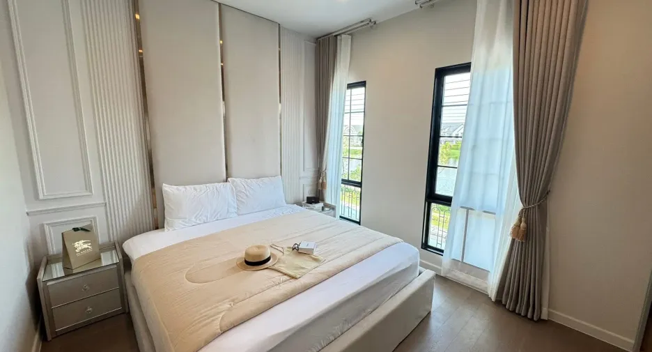 For rent 6 bedrooms house in Khlong Sam Wa, Bangkok