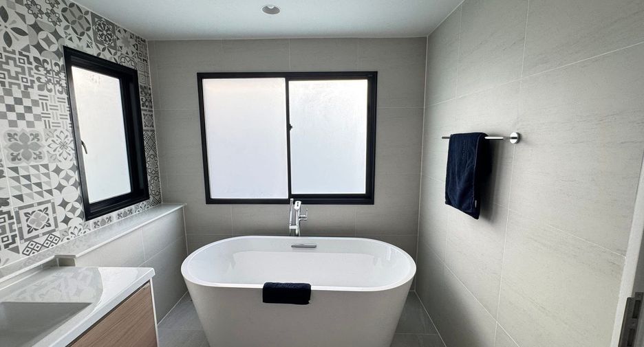 Haus zur Miete mit 6 Zimmer in Khlong Sam Wa, Bangkok