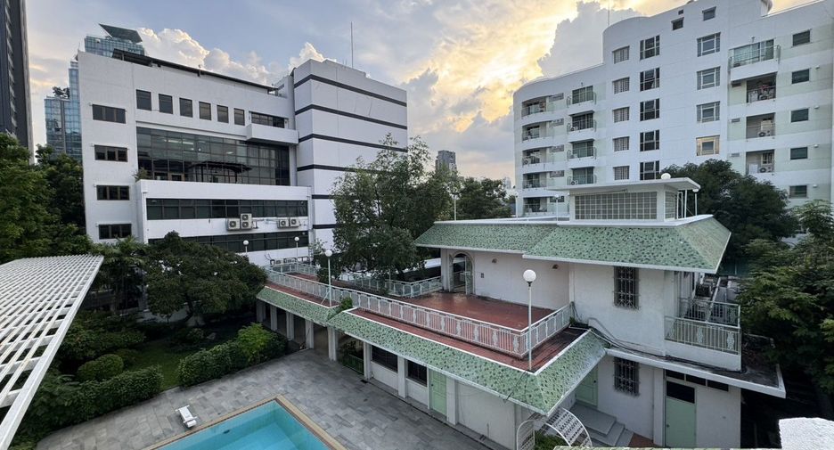 À louer 4 chambres maison à Watthana, Bangkok