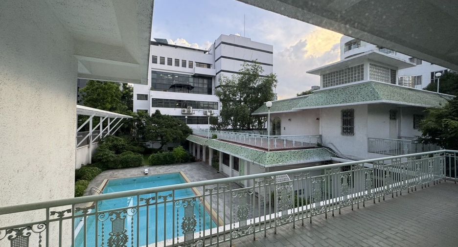 À louer 4 chambres maison à Watthana, Bangkok