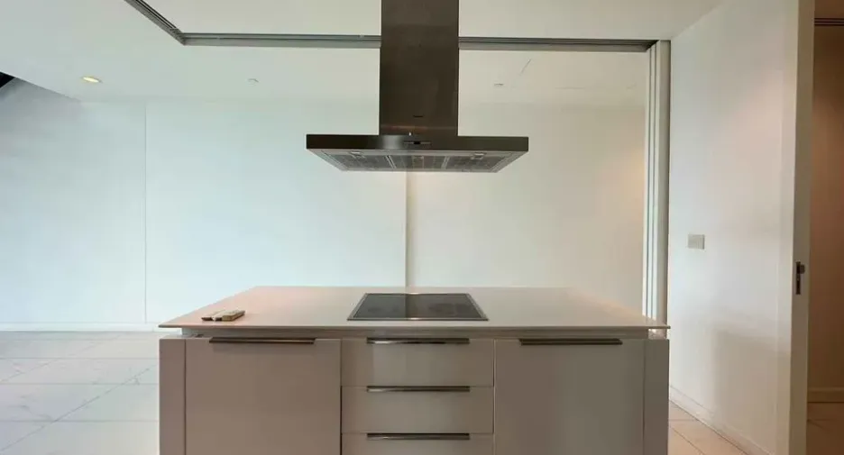Wohnung zur Miete mit 4 Zimmer in Pathum Wan, Bangkok