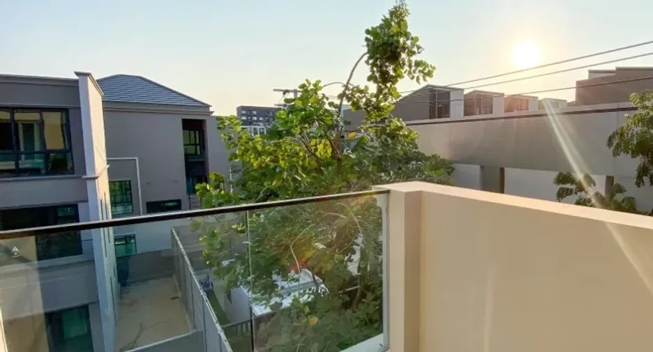 For rent 2 bedrooms townhouse in Suan Luang, Bangkok