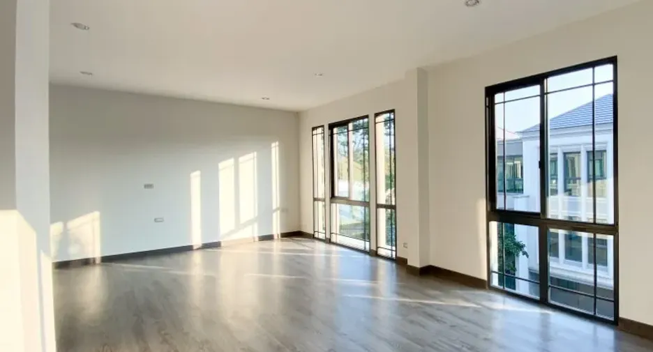 For rent 2 bedrooms townhouse in Suan Luang, Bangkok