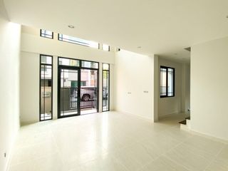 Casa adosada en alquiler de 2 habitaciones en Suan Luang, Bangkok