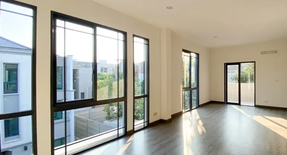 For rent 2 bedrooms townhouse in Suan Luang, Bangkok