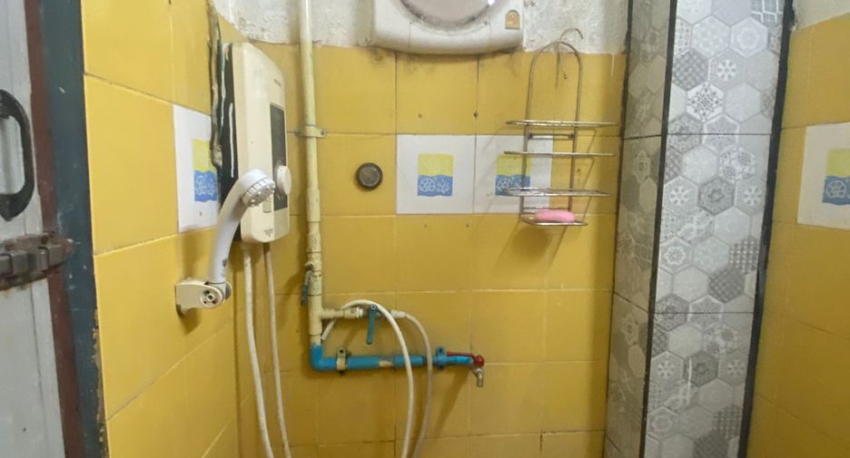 For rent 2 bedrooms townhouse in Bang Rak, Bangkok