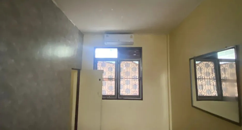 For rent 2 bedrooms townhouse in Bang Rak, Bangkok