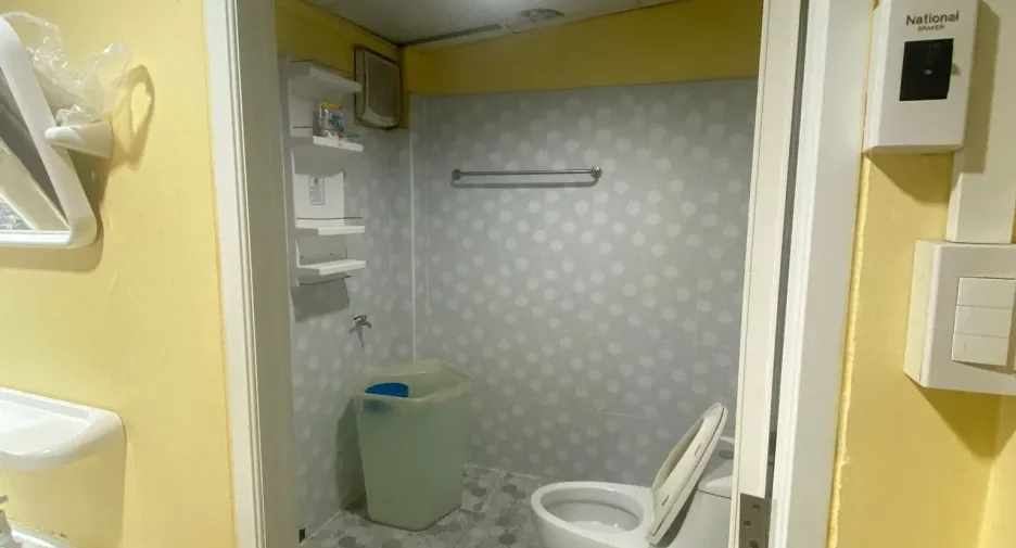 For rent 2 bedrooms townhouse in Bang Rak, Bangkok