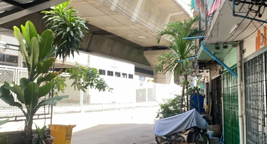 For rent 2 bedrooms townhouse in Bang Rak, Bangkok