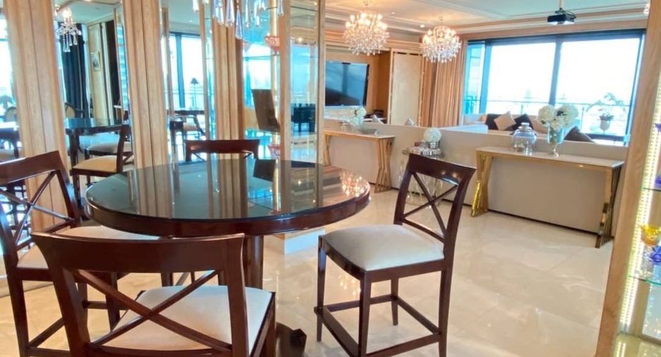 For rent 3 bedrooms condo in Pathum Wan, Bangkok