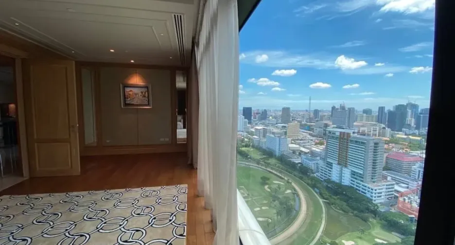 For rent 3 bedrooms condo in Pathum Wan, Bangkok