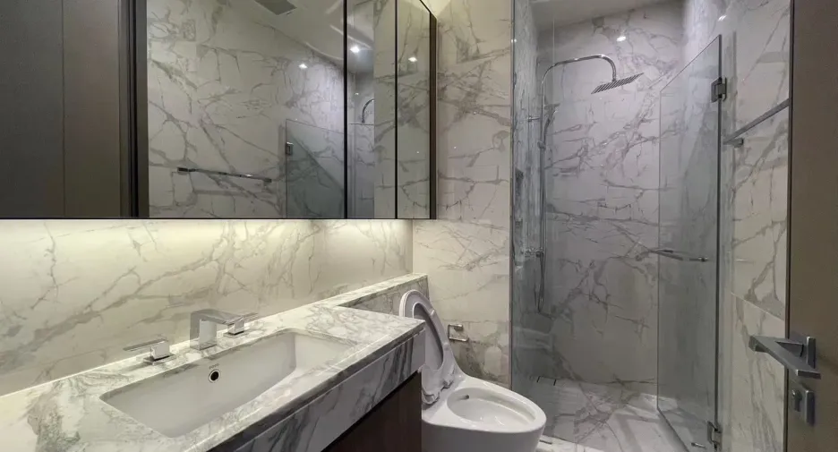 For rent 2 bedrooms condo in Khlong Toei, Bangkok