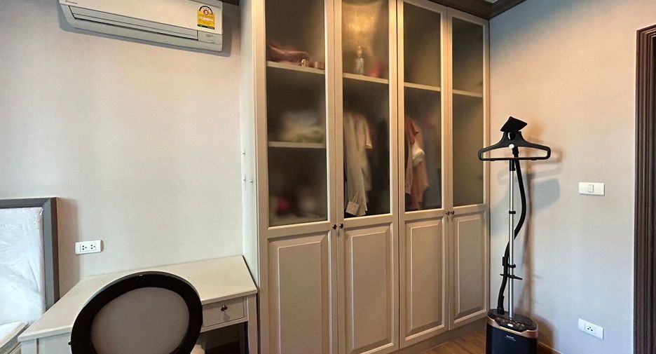 For rent 2 bedrooms condo in Pathum Wan, Bangkok