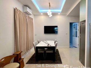 For rent 4 bedrooms townhouse in Bang Na, Bangkok