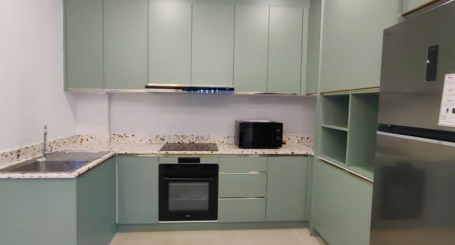 For rent 4 bedrooms townhouse in Bang Na, Bangkok