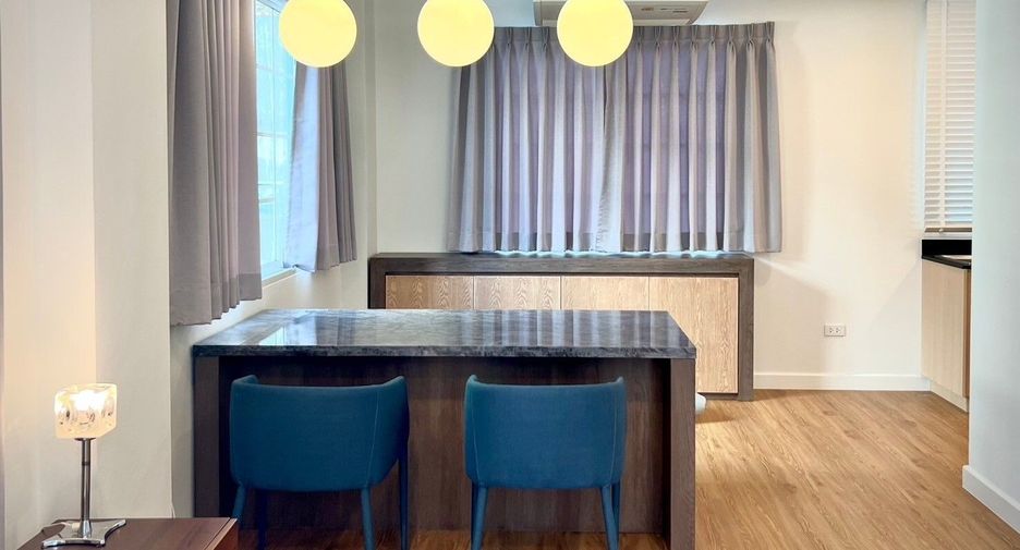 For rent 4 bedrooms townhouse in Bang Na, Bangkok