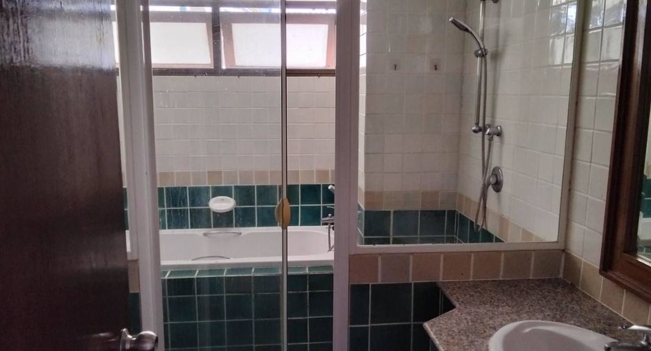 Wohnung zur Miete mit 3 Zimmer in Khlong Toei, Bangkok