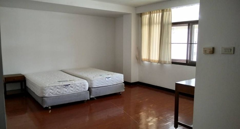 Condo en alquiler de 3 habitaciones en Khlong Toei, Bangkok
