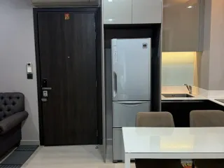 For rent 2 bedrooms condo in Phaya Thai, Bangkok